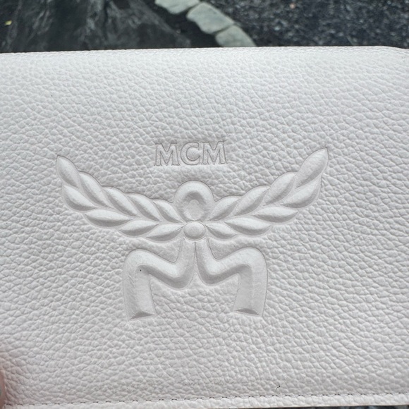 MCM NWOT Soft Pink Leather Bifold Wallet Embossed Logo Made in Korea - Picture 9 of 14